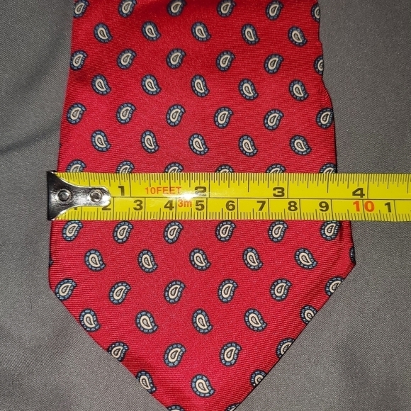 RED tie with blue pattern NEW - Picture 3 of 4